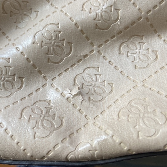 Guess purse - Picture 6 of 8